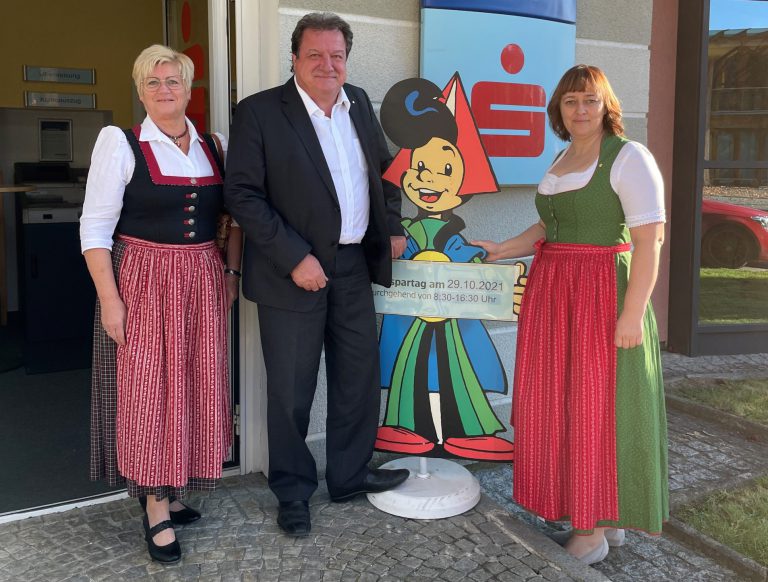 Unterstützung Sparkasse Molln | Ernestine Stecher, Regionaldirektor Manfred Kienbacher, Sparefroh, Eva Bachinger