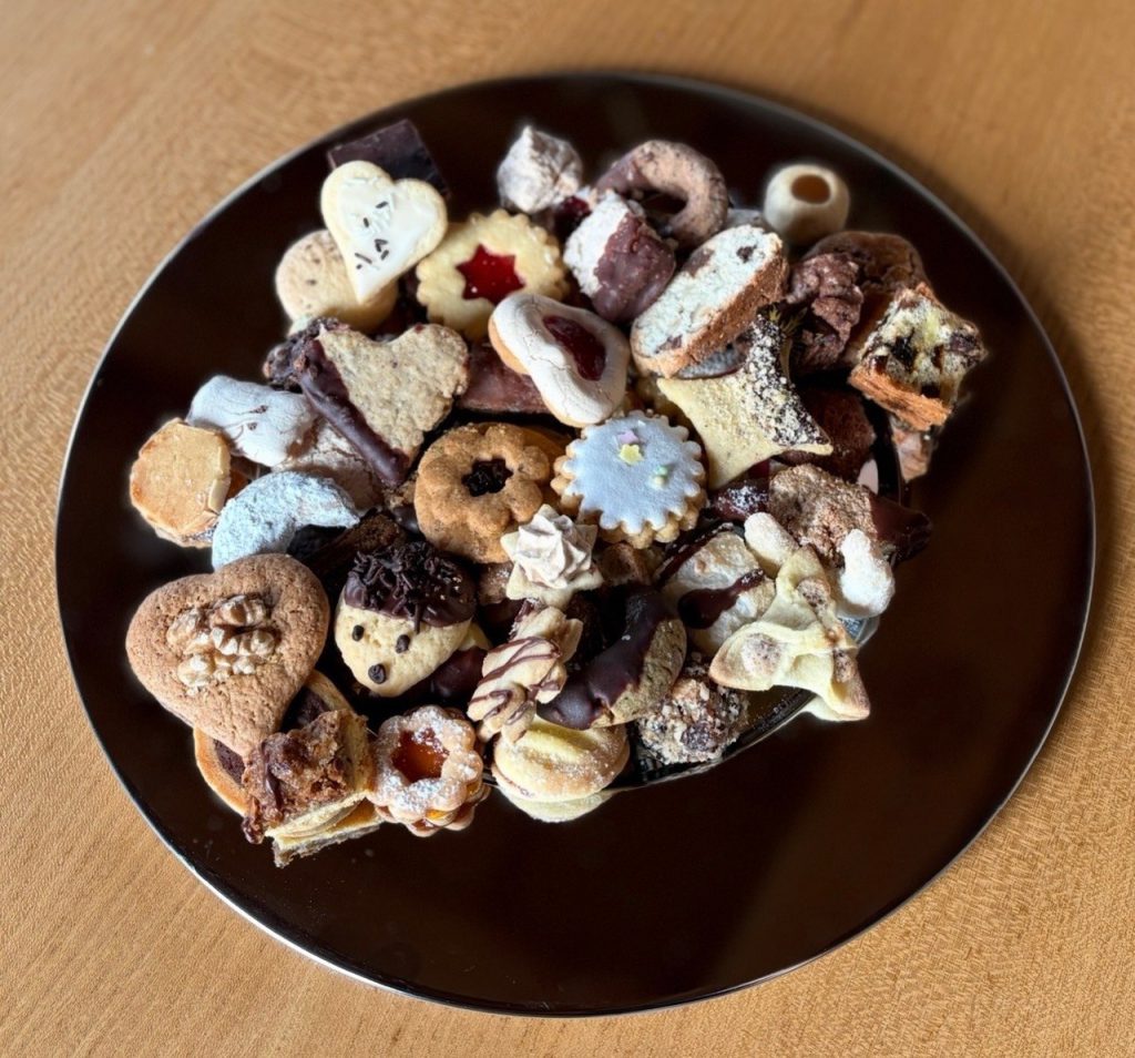 Keksteller der Goldhauben- und Kopftuchgruppe Molln